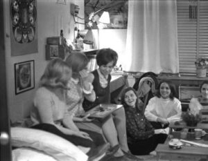 Women gathered in a Threlkeld Hall dorm room, 1969. Courtesy of UofL Digital Archives