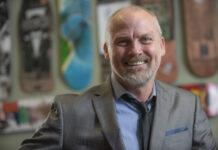 Political Science Professor Jason Gainous wins UofL’s 2021 Trustees Award