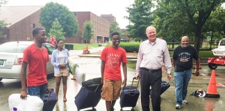 President James Ramsey helps student move in to residence on Halls on Aug. 20.