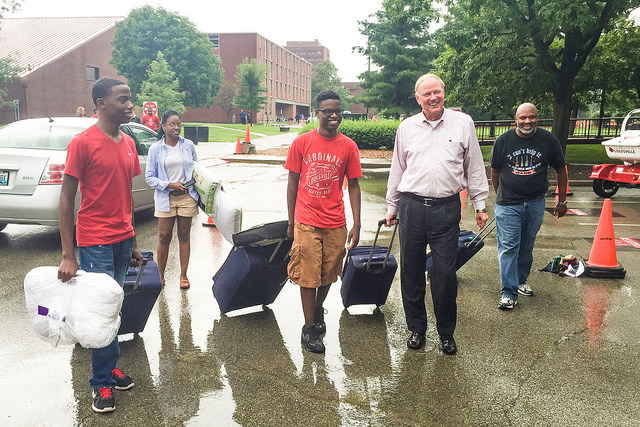 President James Ramsey helps student move in to residence on Halls on Aug. 20.
