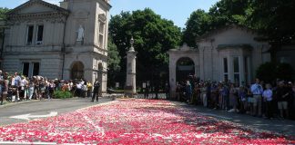 The rose petal-covered entrance to Cave Hill Cemetery.