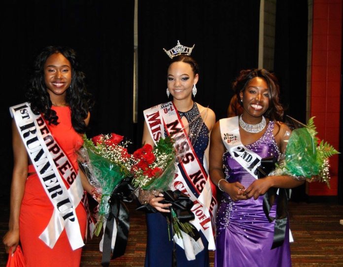 1st Runner Up, Kendra Malone, Winner, Mackenzie Ross and Second Runner Up, Stephanie Henry