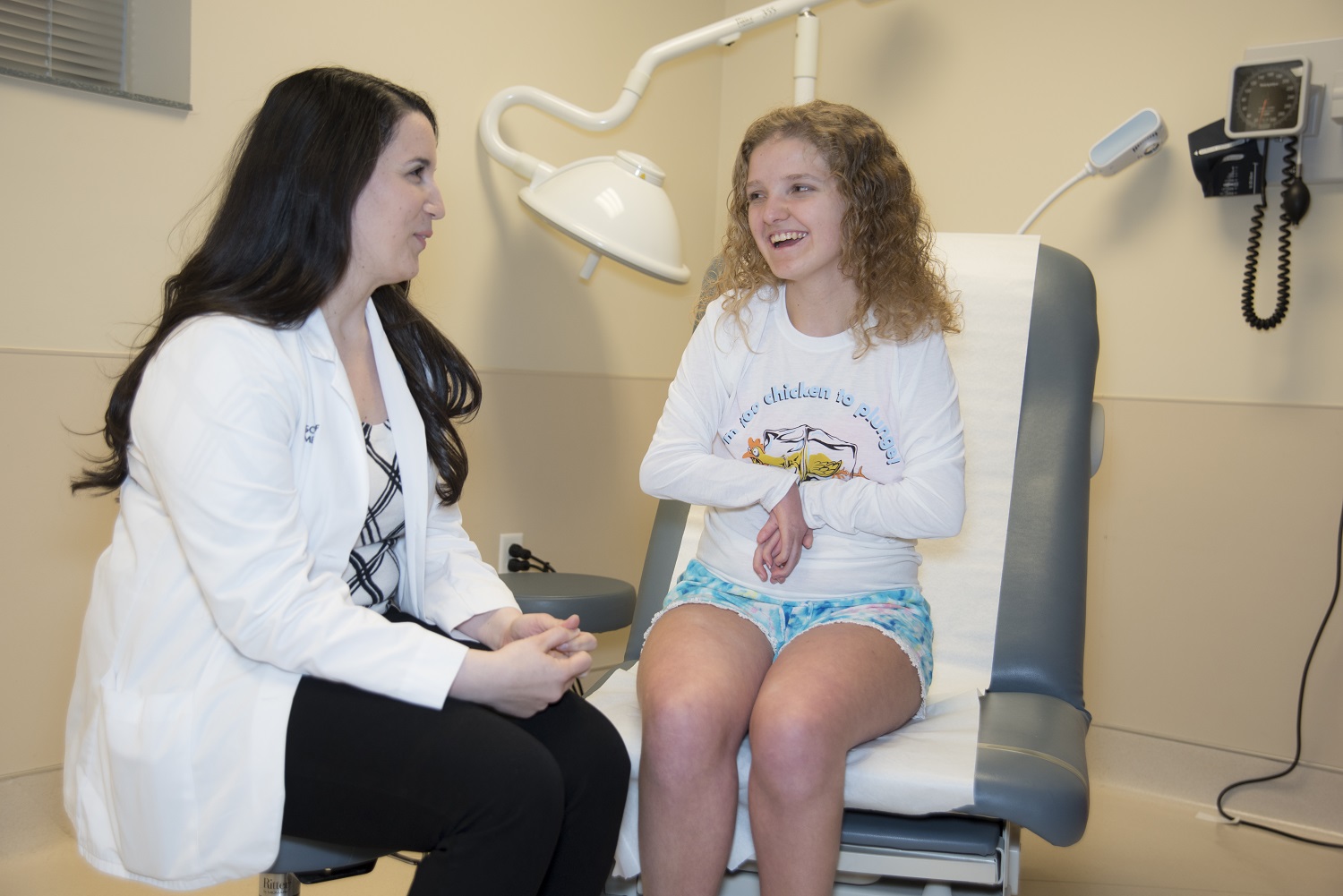 University of Louisville medical student Katherine Yared with patient  Whitney Foster at Lee Specialty Clinic | UofL News