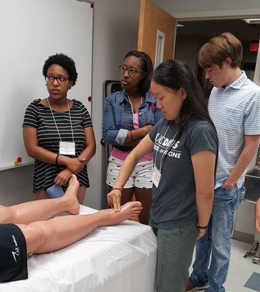 SHPEP participants Jalajaa Slaton, Sydney Johnson, Caroline Xiong and Noah Clements in the UofL School of Medicine simulation center