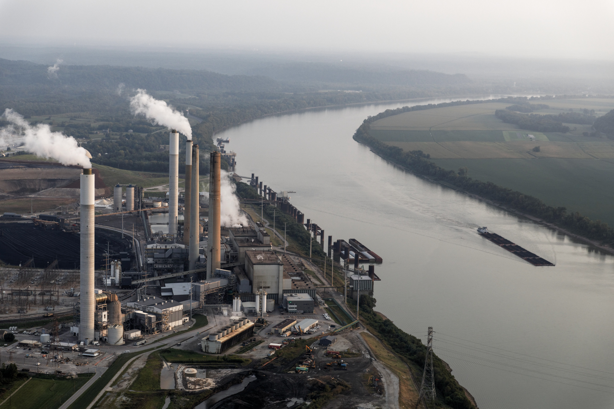 Coal plant. Air and Water pollution. Coal Power Plant pollution. Polluted Air. Air pollution firing Plants.
