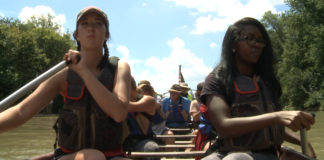 Freshmen paddle down Beargrass Creek