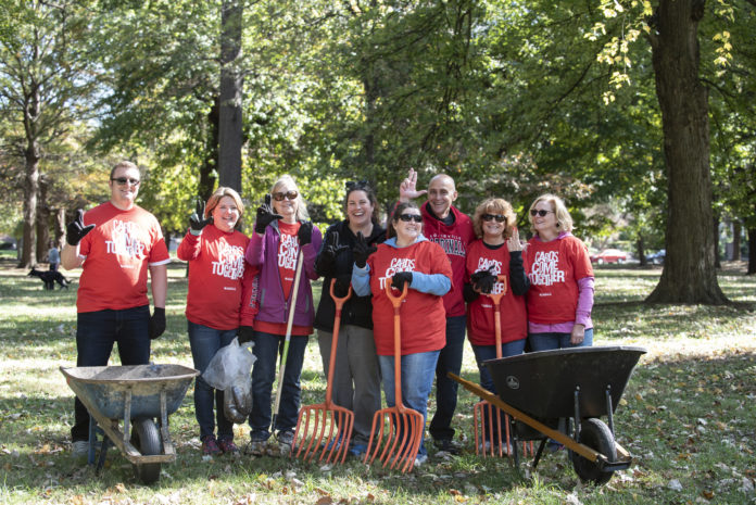 Several hundred UofL faculty, staff, students and alumni flocked to several sites across the campus and city for the university’s inaugural week of service last week. 