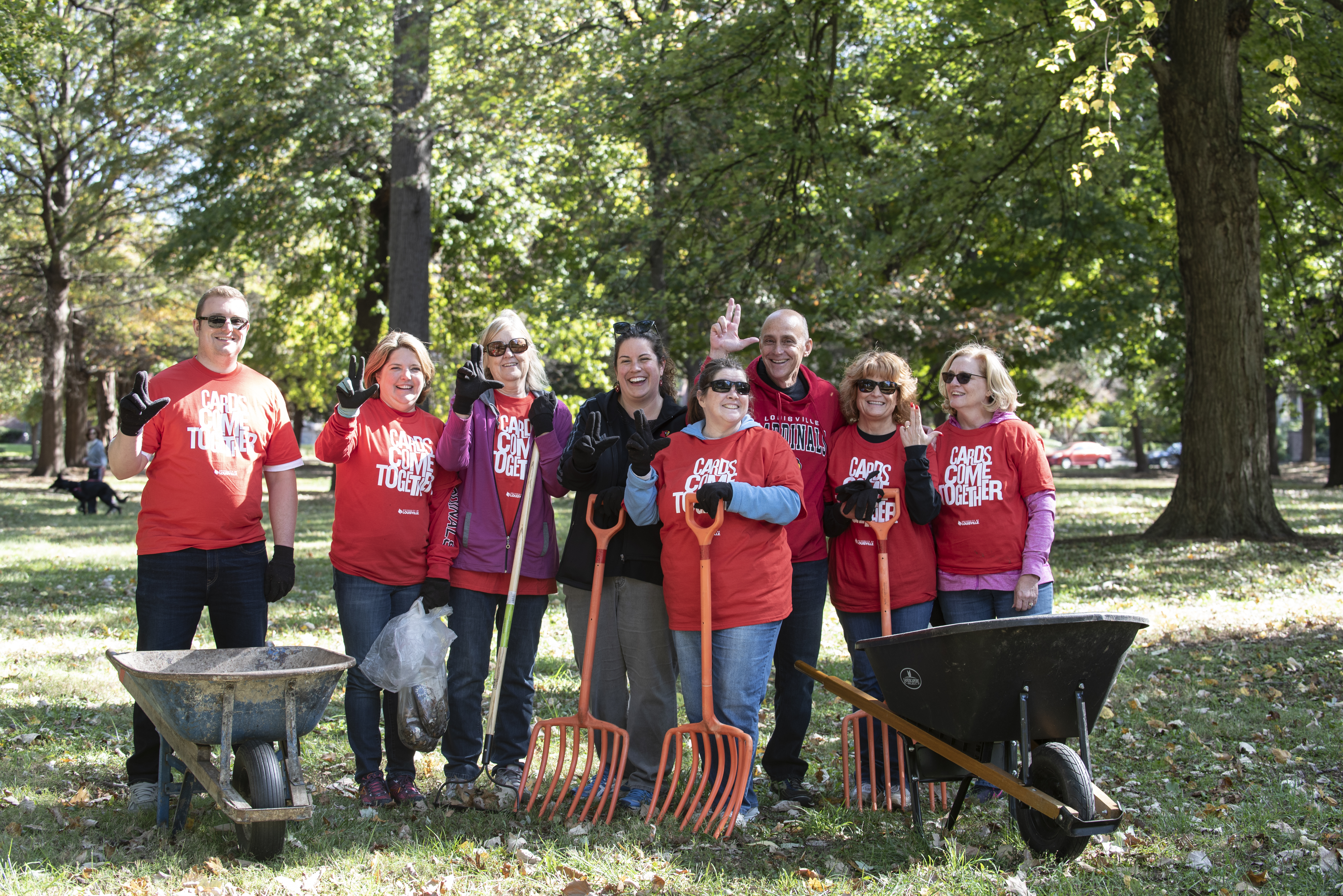 Several hundred UofL faculty, staff, students and alumni flocked to several sites across the campus and city for the university’s inaugural week of service last week. 