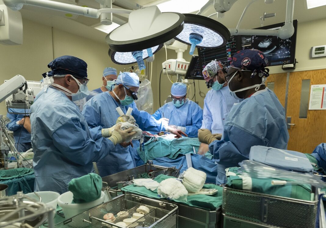 Cardiothoracic surgeons with UofL Health – Jewish Hospital and the University of Louisville performed the world’s first Aeson® bioprosthetic total artificial heart implantation in a female patient on Sept. 14, 2021. Photo by UofL Health.