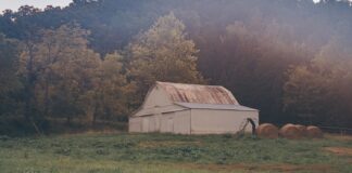 Barn and haybales. Photo by Josh Sorenson from Pexels