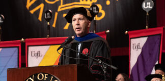 Kevin Nolan, president and CEO of GE Appliances, a Haier Company, addresses graduates at the May 2022 commencement exercises.