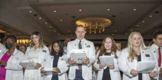 Medical students in the class of 2026 recite the Declaration of Geneva at the 2022 White Coat Ceremony