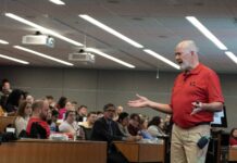 Clinical Professor Pat Murphy instructs first-year medical students at UofL in harm reduction and Narcan use.