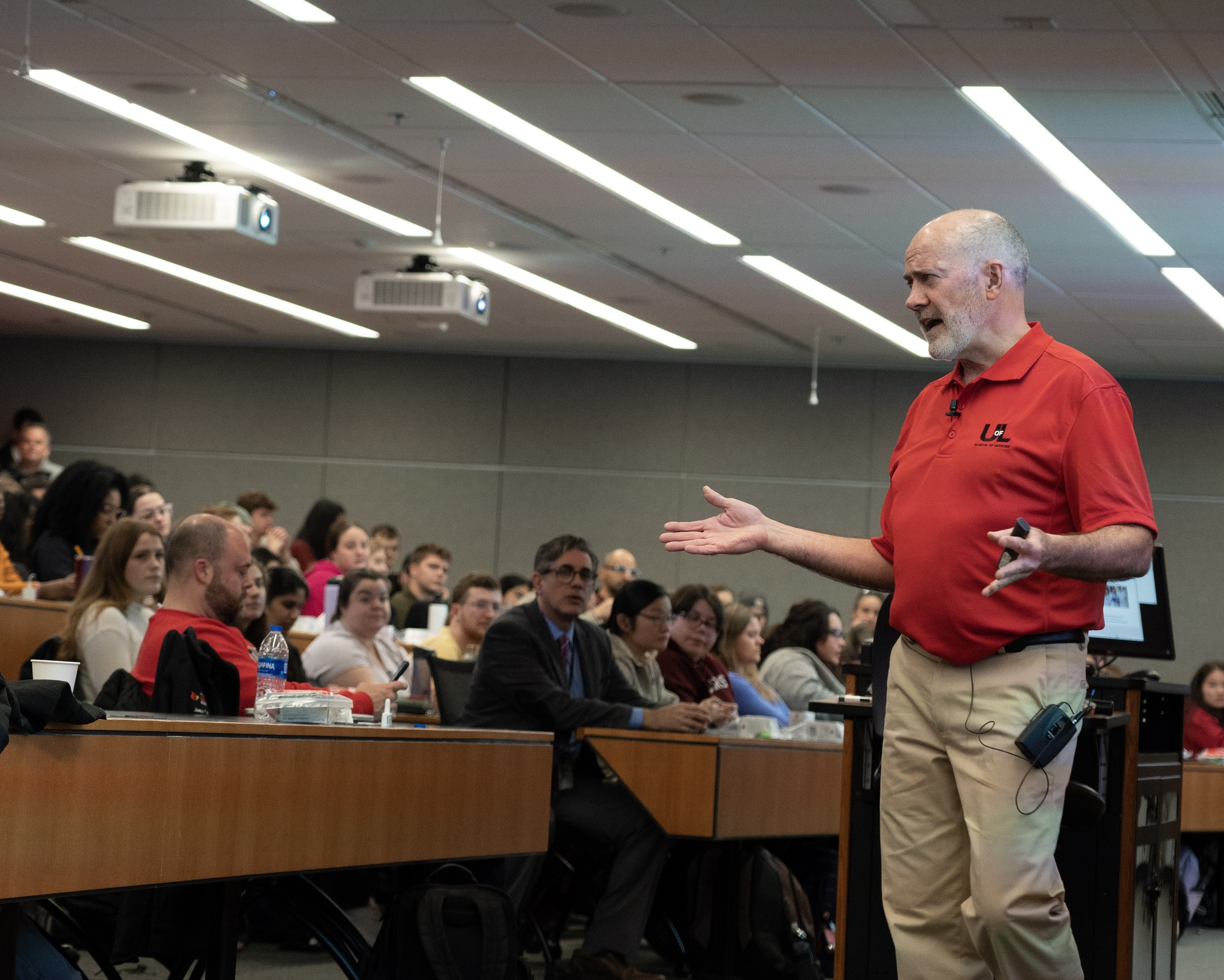 Clinical Professor Pat Murphy instructs first-year medical students at UofL in harm reduction and Narcan use.