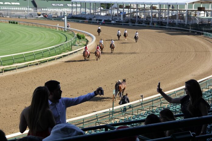 UofL Grad Day at the Downs, 2018