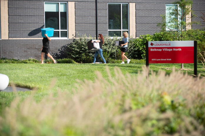 Students moving into Belknap Village North during Move-In 2023. UofL has a record number of incoming first-year students this fall.