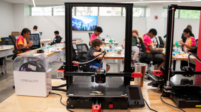 The STEM+ Hub in the Miller Information Technology Center hosts K-12 students on UofL’s campus, inspiring them to pursue careers in STEM and health care fields. UofL photo.