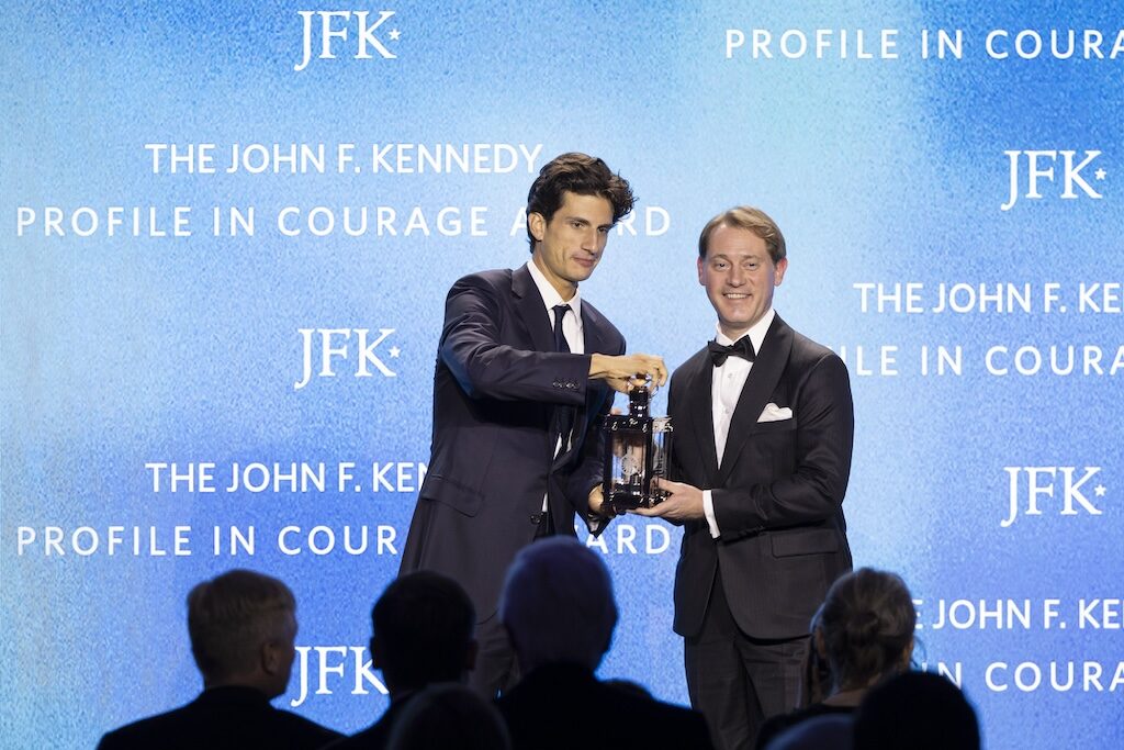 UofL alumnus receives JFK Profile in Courage Award | UofL News
